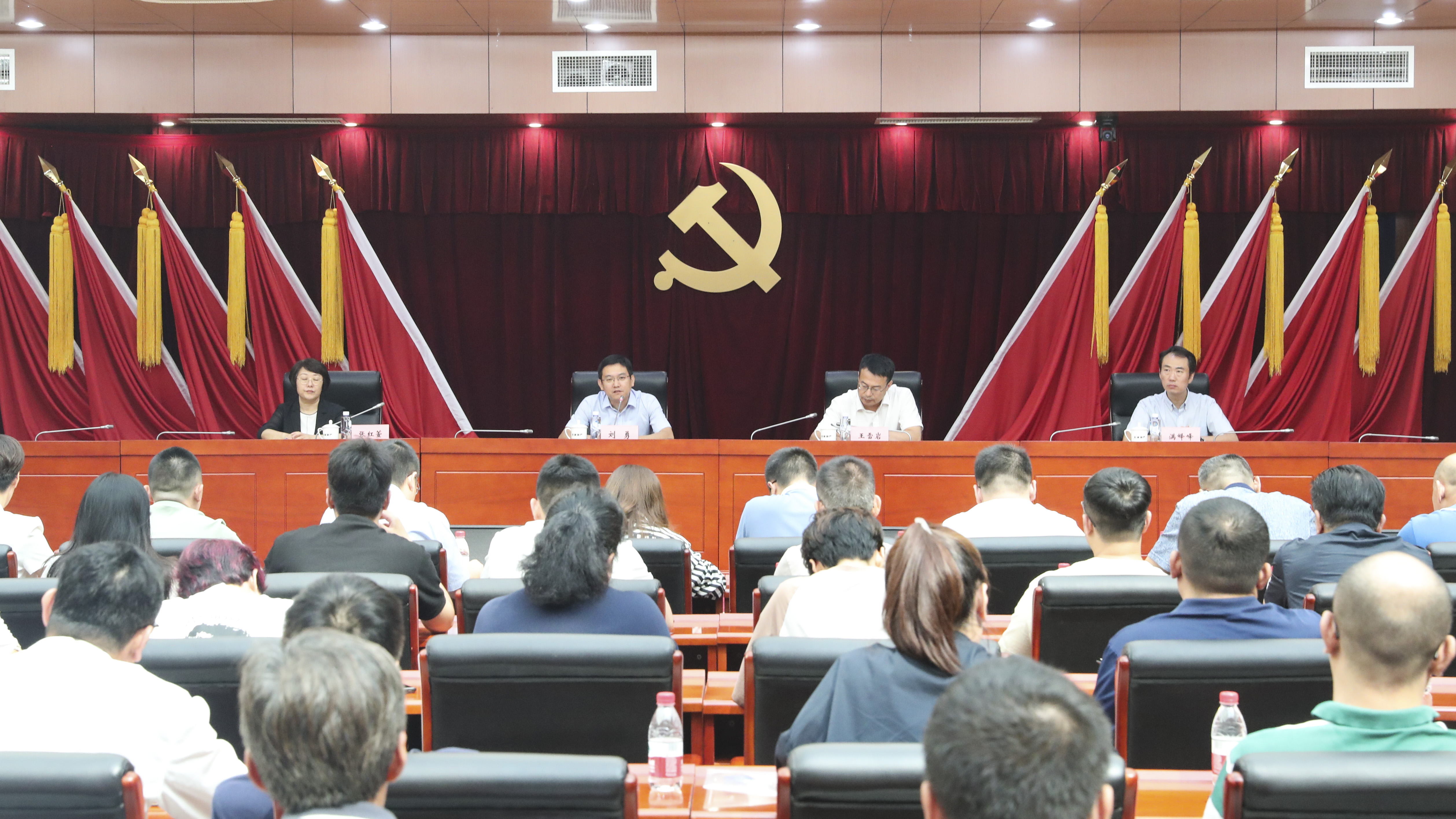 子公司动态丨城运发展组织召开津商企管全体干部职工大会