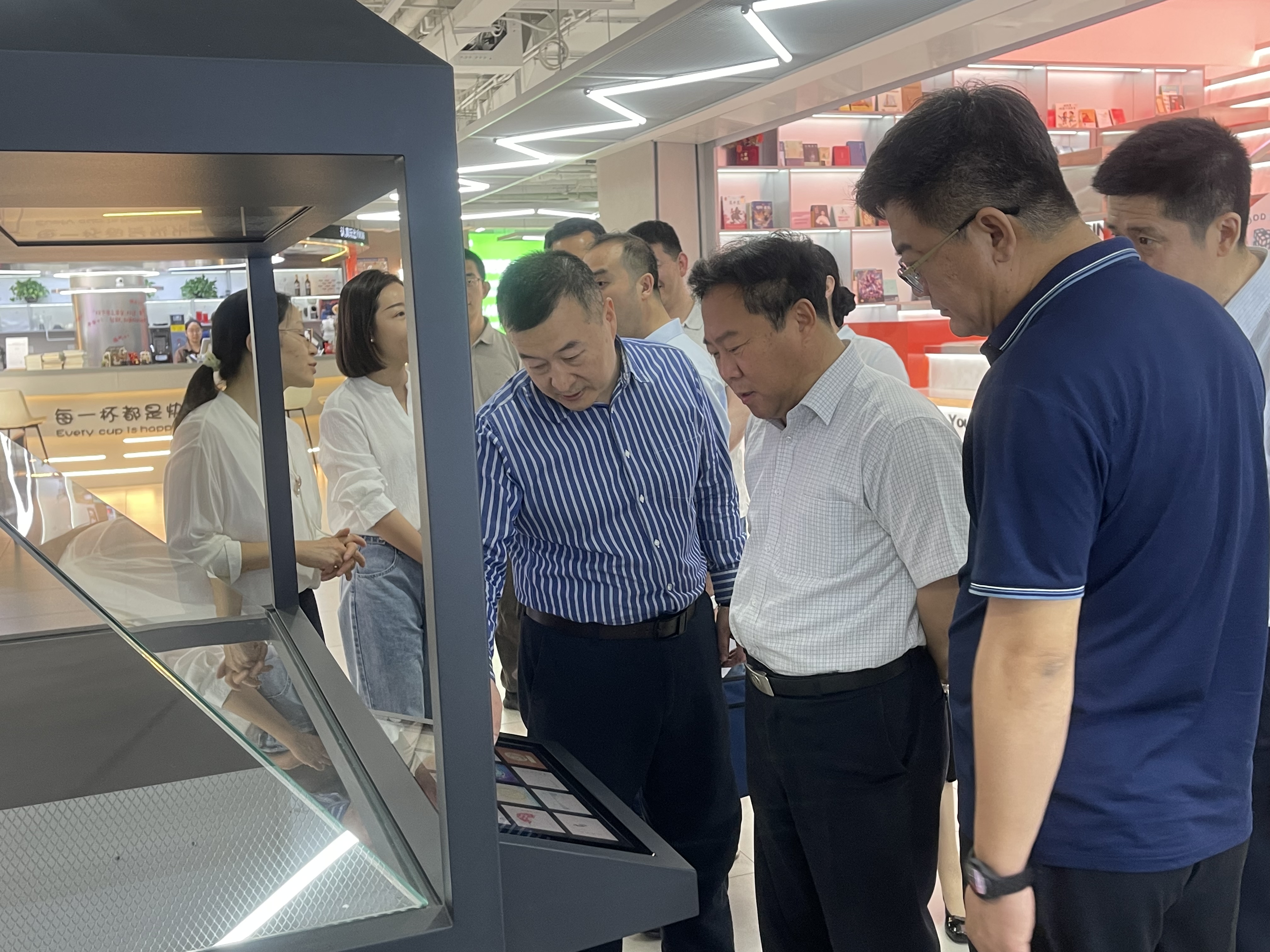 天津市检察院党组副书记、副检察长侯智一行深入一帆视频
调研服务