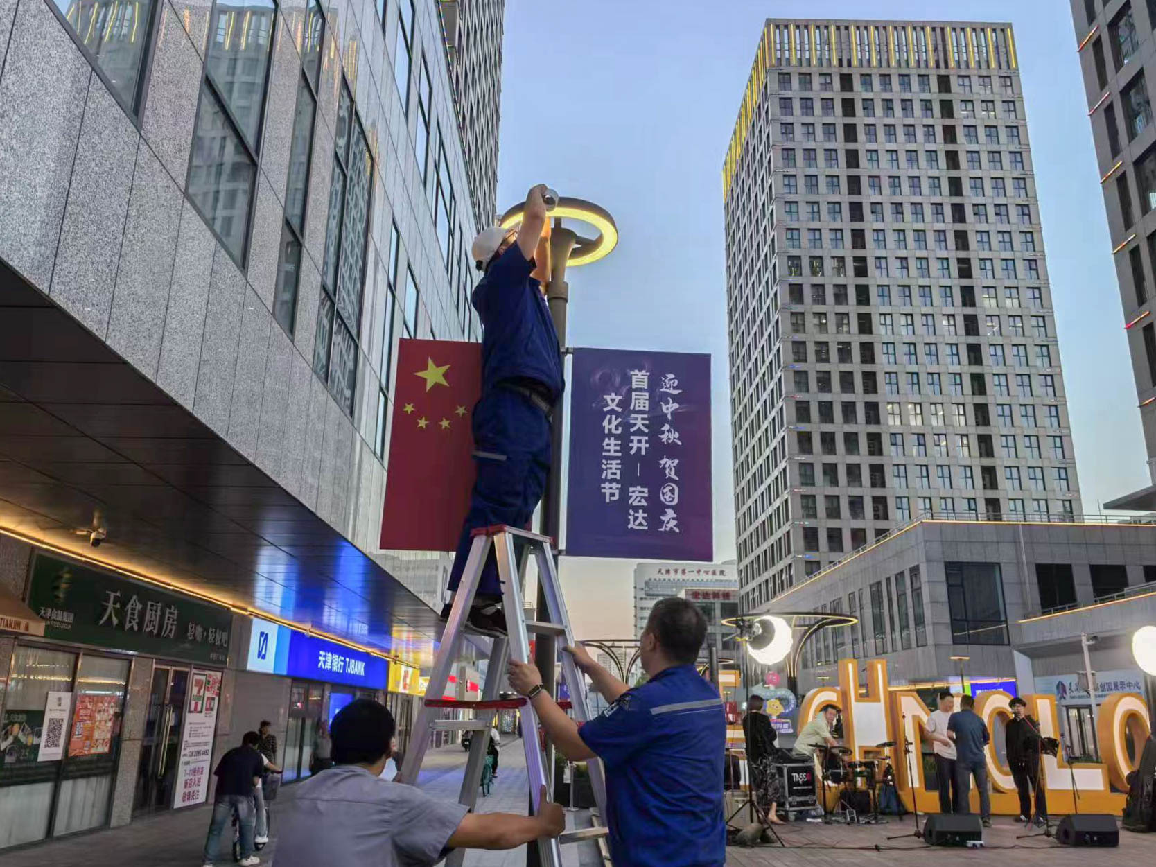 抢抓国庆黄金周机遇·为民服务篇 | 守初心勇担当 物业服务不停歇